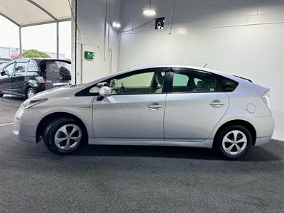 2014 Toyota Prius - Thumbnail