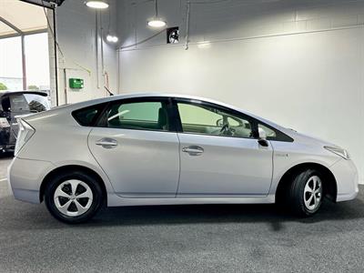 2014 Toyota Prius - Thumbnail