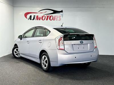 2014 Toyota Prius - Thumbnail