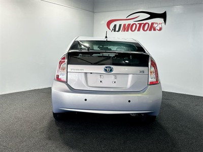 2014 Toyota Prius - Thumbnail