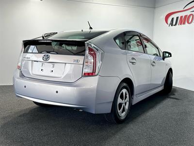 2014 Toyota Prius - Thumbnail