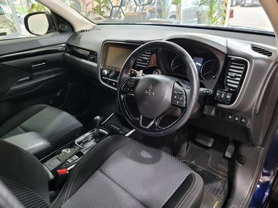 2021 Mitsubishi Outlander - Thumbnail