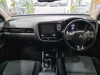 2021 Mitsubishi Outlander - Thumbnail