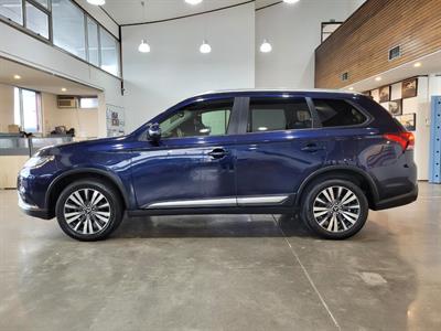 2021 Mitsubishi Outlander - Thumbnail