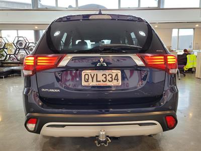 2021 Mitsubishi Outlander - Thumbnail