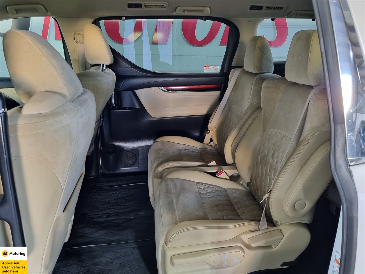 2015 Toyota Vellfire