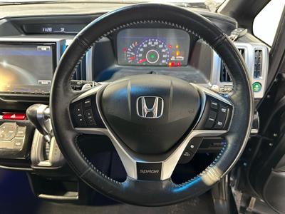2012 Honda STEPWAGON - Thumbnail