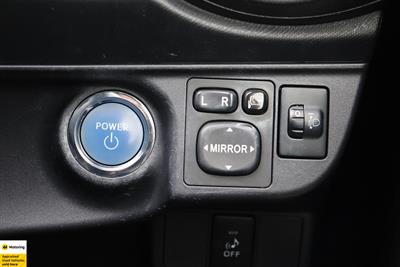 2013 Toyota Aqua - Thumbnail