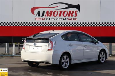 2013 Toyota Prius - Thumbnail