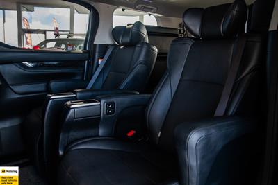 2023 Toyota Alphard - Thumbnail