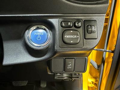 2013 Toyota Aqua - Thumbnail