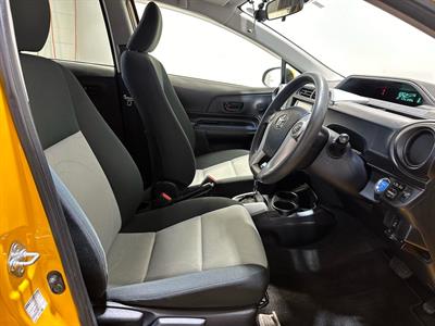2013 Toyota Aqua - Thumbnail
