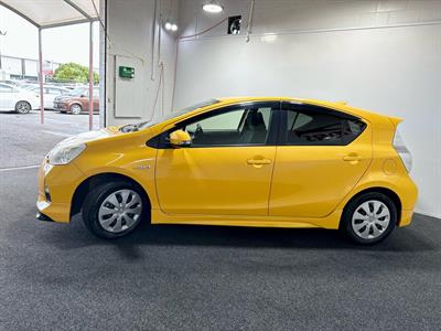 2013 Toyota Aqua - Thumbnail