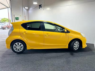 2013 Toyota Aqua - Thumbnail