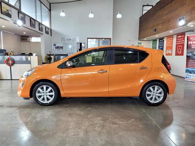 2015 Toyota Aqua - Thumbnail