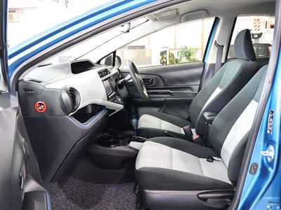 2014 Toyota Aqua - Thumbnail