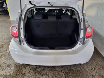 2013 Toyota Aqua - Thumbnail