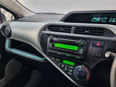 2013 Toyota Aqua - Thumbnail