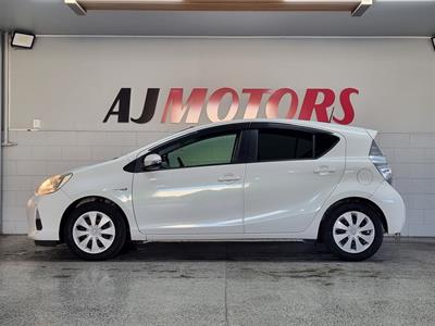 2013 Toyota Aqua - Thumbnail