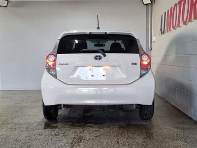 2013 Toyota Aqua - Thumbnail