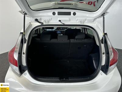 2017 Toyota Aqua - Thumbnail