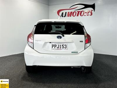 2017 Toyota Aqua - Thumbnail