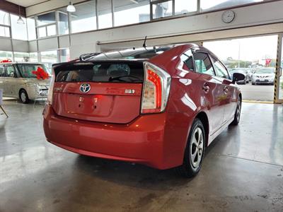 2012 Toyota Prius - Thumbnail