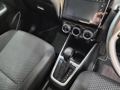 2017 Suzuki Swift - Thumbnail