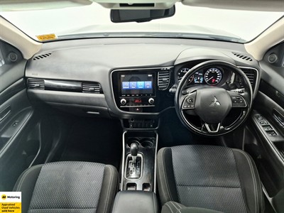 2021 Mitsubishi Outlander - Thumbnail