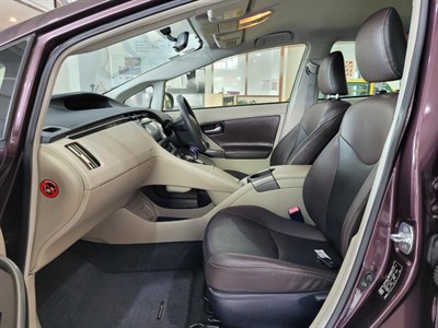 2013 Toyota Prius - Thumbnail