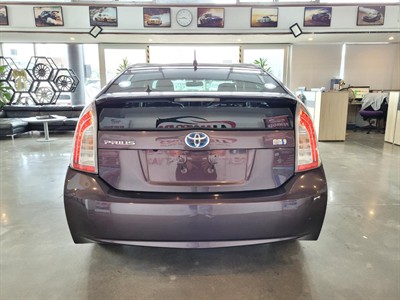 2013 Toyota Prius - Thumbnail