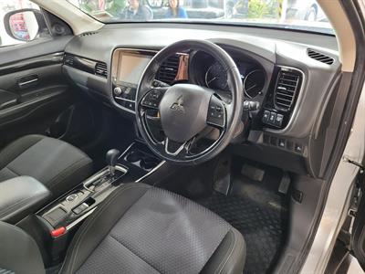 2022 Mitsubishi Outlander - Thumbnail