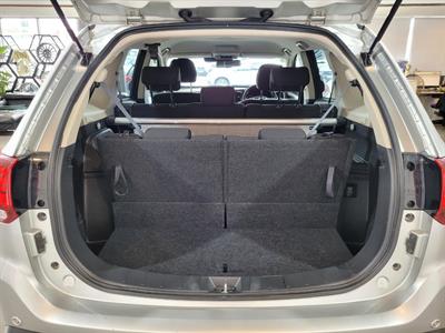 2022 Mitsubishi Outlander - Thumbnail