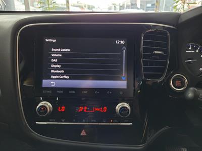 2022 Mitsubishi Outlander - Thumbnail