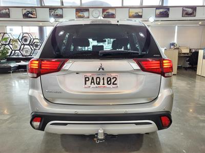 2022 Mitsubishi Outlander - Thumbnail