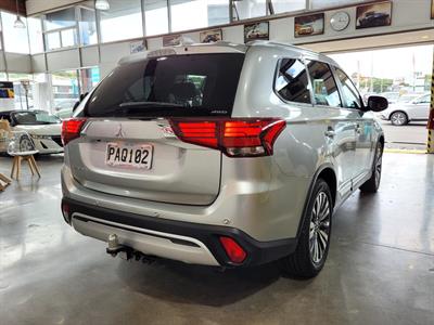 2022 Mitsubishi Outlander - Thumbnail