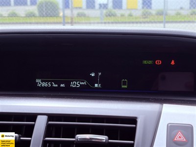 2012 Toyota Prius - Thumbnail