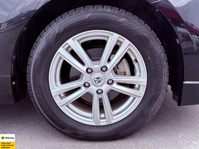 2012 Toyota Prius - Thumbnail