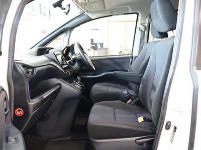 2015 Toyota Noah - Thumbnail