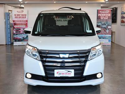 2015 Toyota Noah - Thumbnail