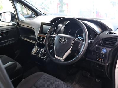 2015 Toyota Noah - Thumbnail