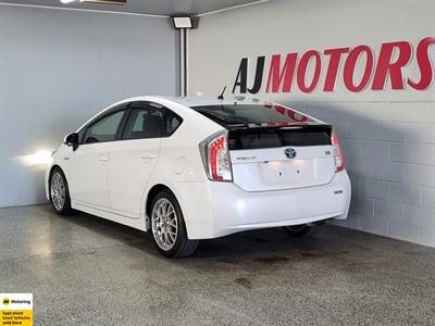 2012 Toyota Prius - Thumbnail