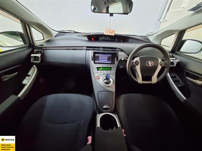 2012 Toyota Prius - Thumbnail