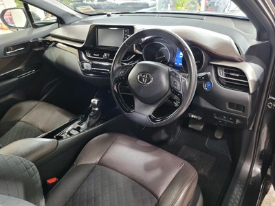 2017 Toyota C-HR - Thumbnail