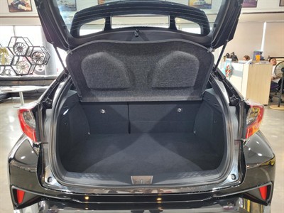 2017 Toyota C-HR - Thumbnail