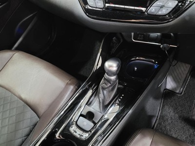 2017 Toyota C-HR - Thumbnail