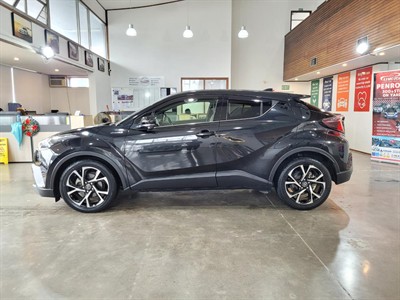 2017 Toyota C-HR - Thumbnail