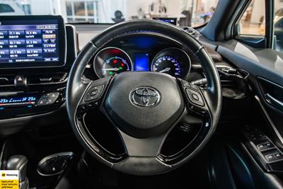 2017 Toyota C-HR - Thumbnail