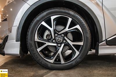 2017 Toyota C-HR - Thumbnail
