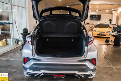 2017 Toyota C-HR - Thumbnail